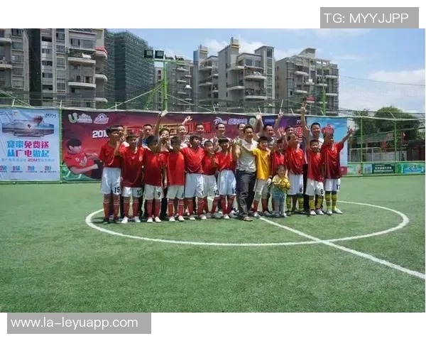 广州今日足球盛事即将开赛球迷热情高涨期待精彩对决 广州今日足球盛事即将开赛球迷热情高涨期待精彩对决