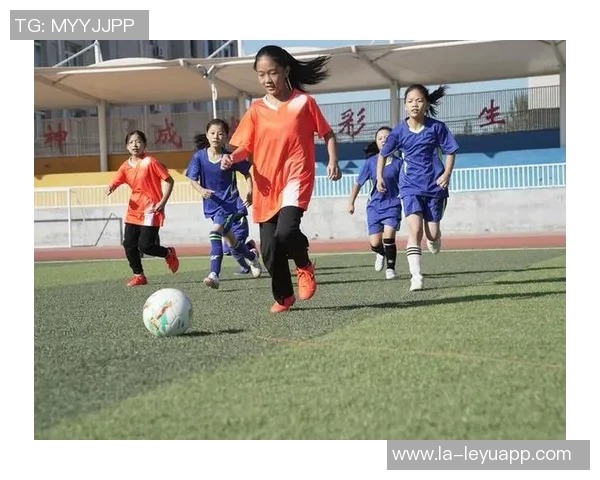 快乐足球的歌声响起让我们一起在绿茵场上舞动青春的旋律与梦想 快乐足球的歌声响起让我们一起在绿茵场上舞动青春的旋律与梦想