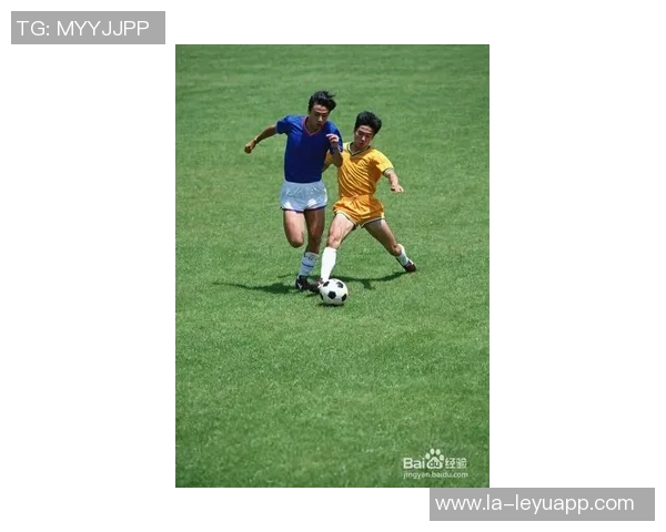 提升足球小跨栏技巧的系统训练方法与实用技巧分享